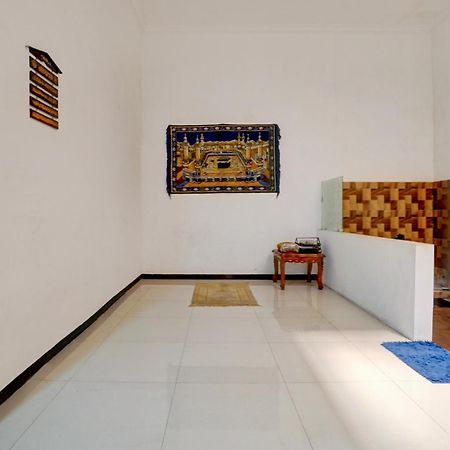 Oyo Life 93083 Nova Jaya 3 Homestay Syariah Lamongan Eksteriør bilde