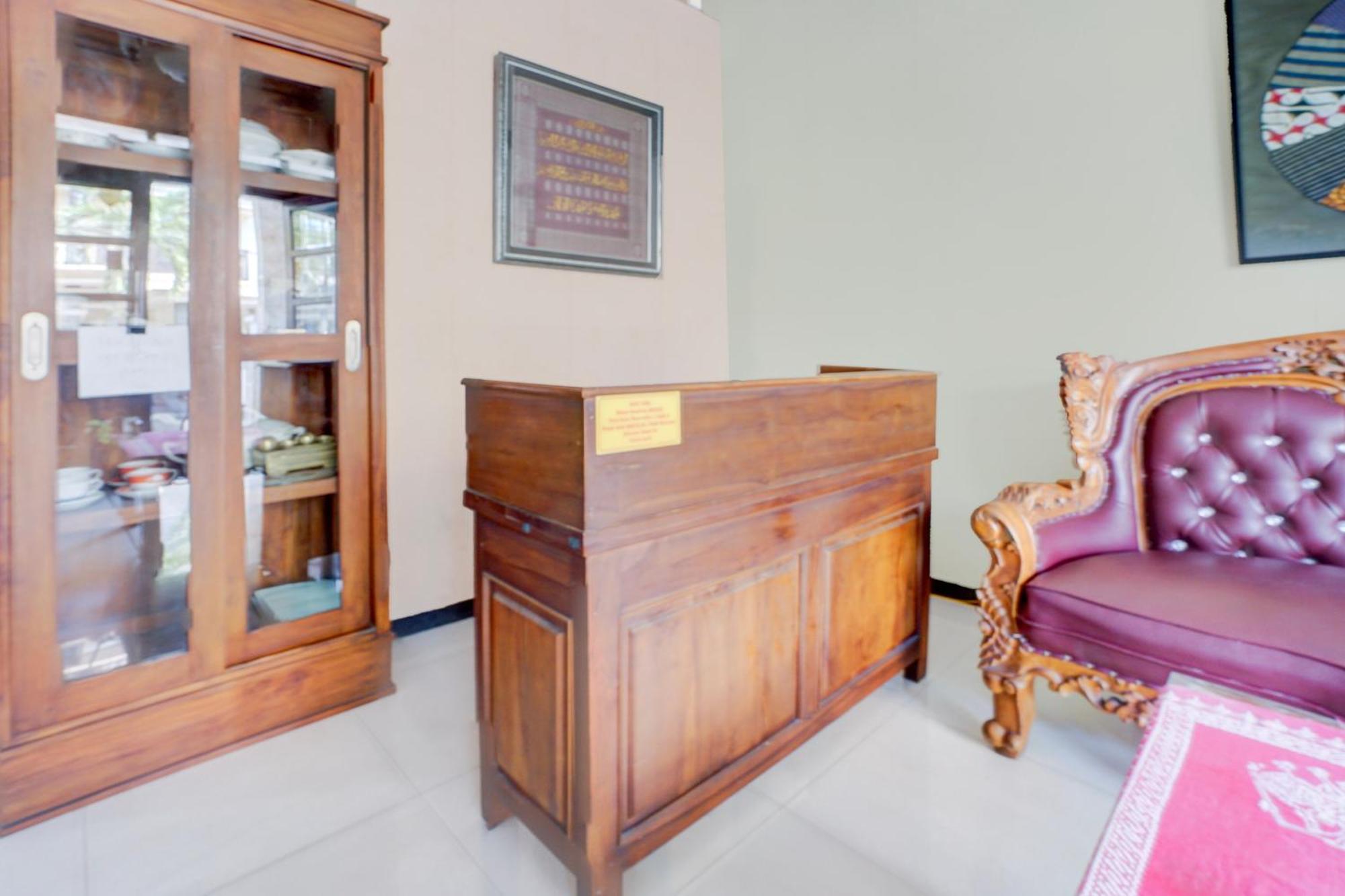 Oyo Life 93083 Nova Jaya 3 Homestay Syariah Lamongan Eksteriør bilde