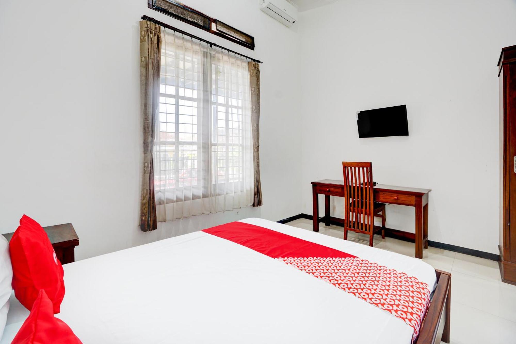 Oyo Life 93083 Nova Jaya 3 Homestay Syariah Lamongan Eksteriør bilde