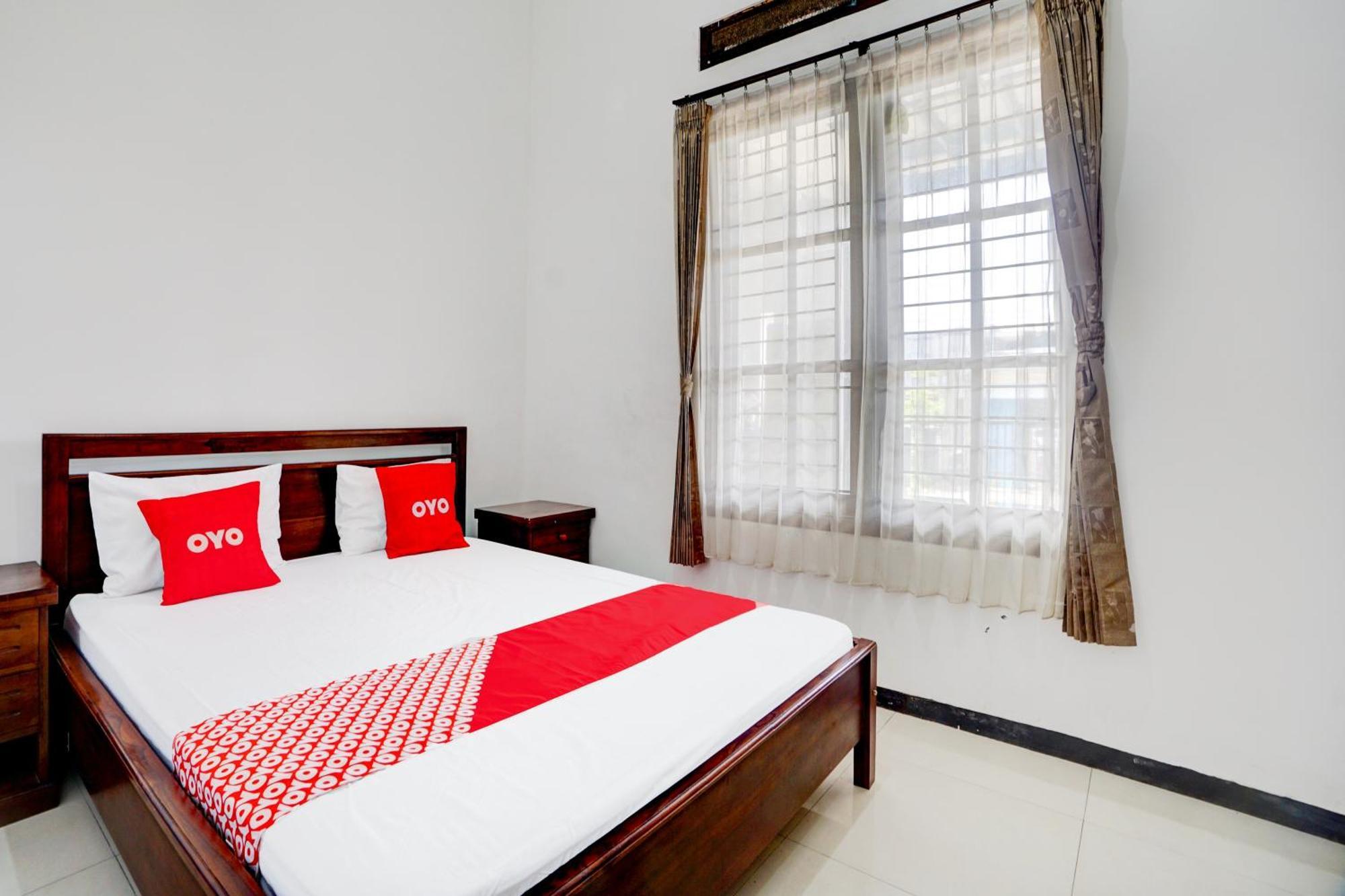 Oyo Life 93083 Nova Jaya 3 Homestay Syariah Lamongan Eksteriør bilde