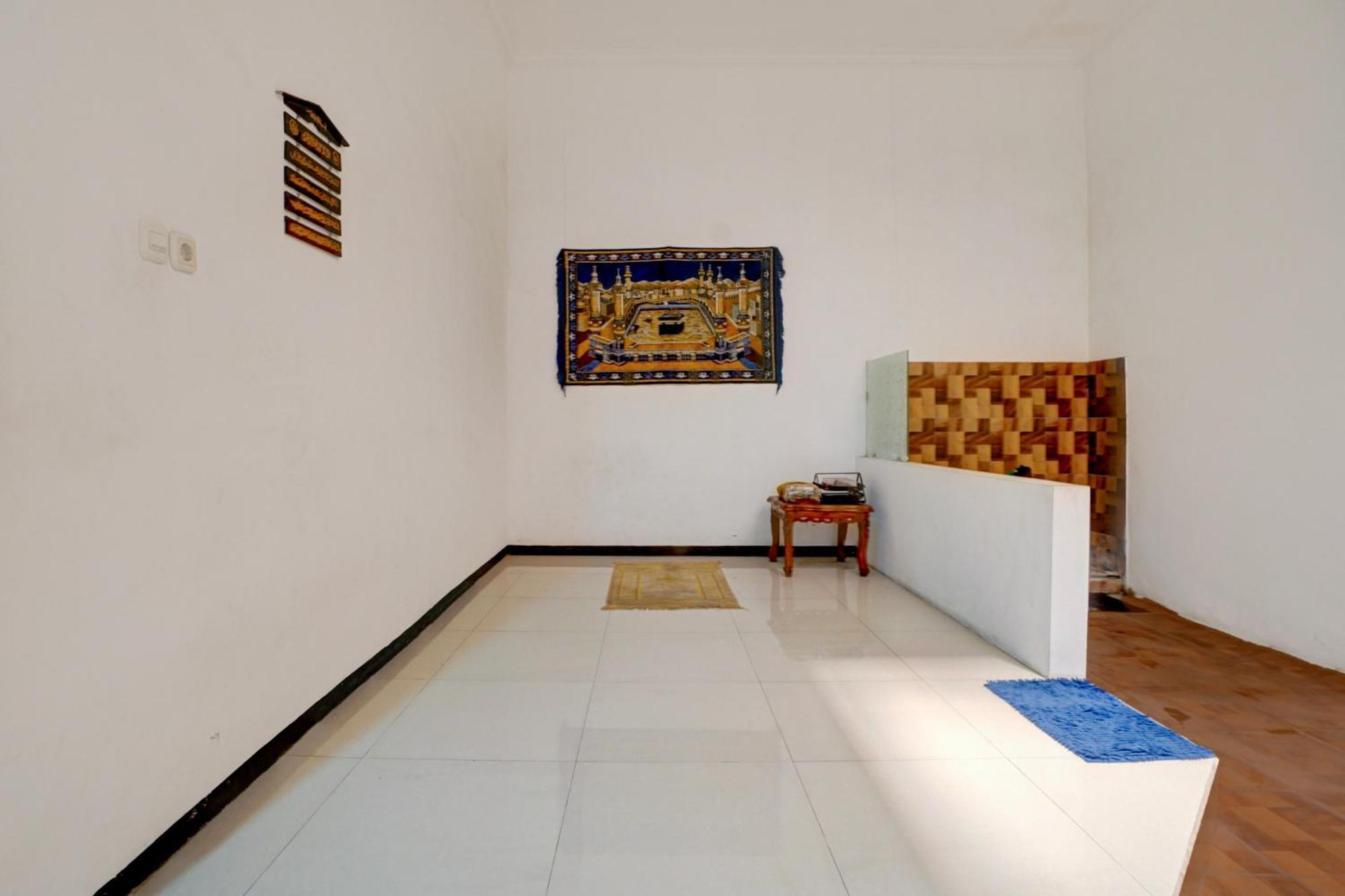 Oyo Life 93083 Nova Jaya 3 Homestay Syariah Lamongan Eksteriør bilde