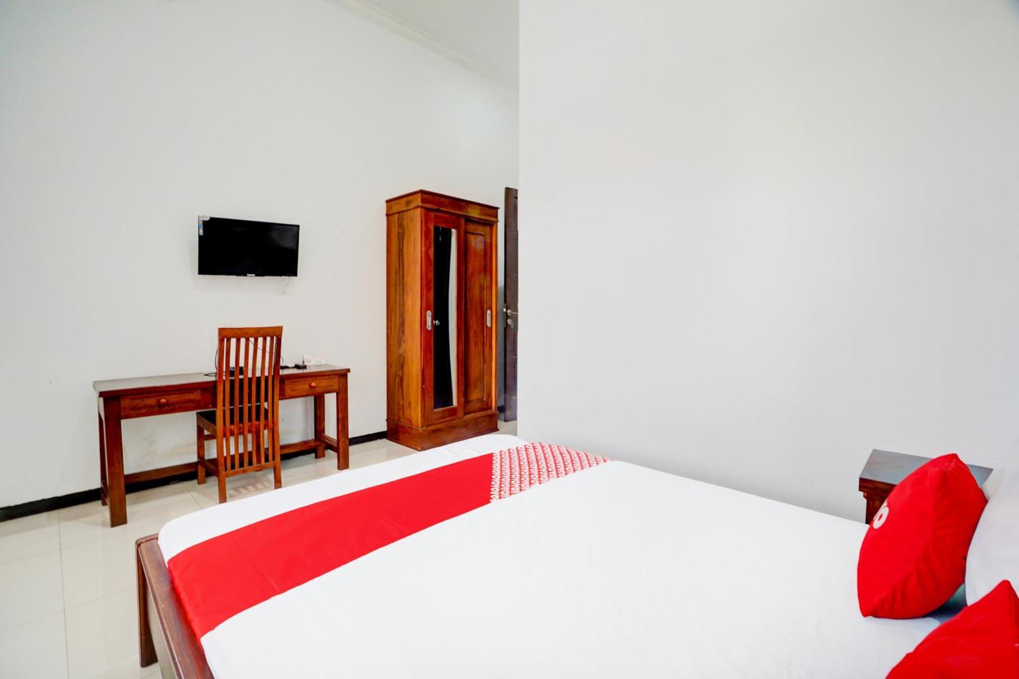 Oyo Life 93083 Nova Jaya 3 Homestay Syariah Lamongan Eksteriør bilde