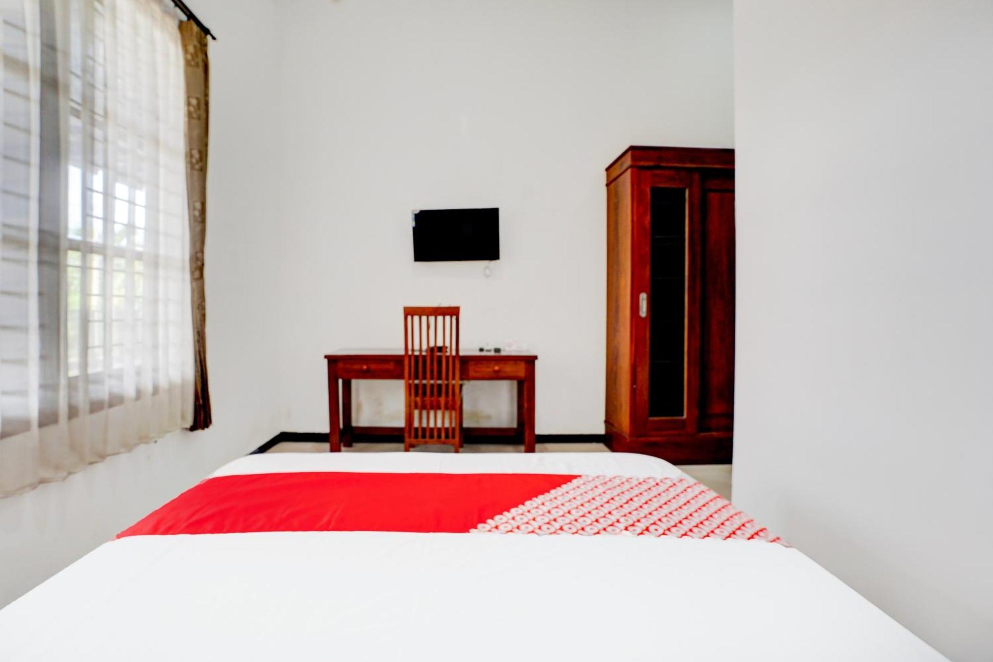 Oyo Life 93083 Nova Jaya 3 Homestay Syariah Lamongan Eksteriør bilde
