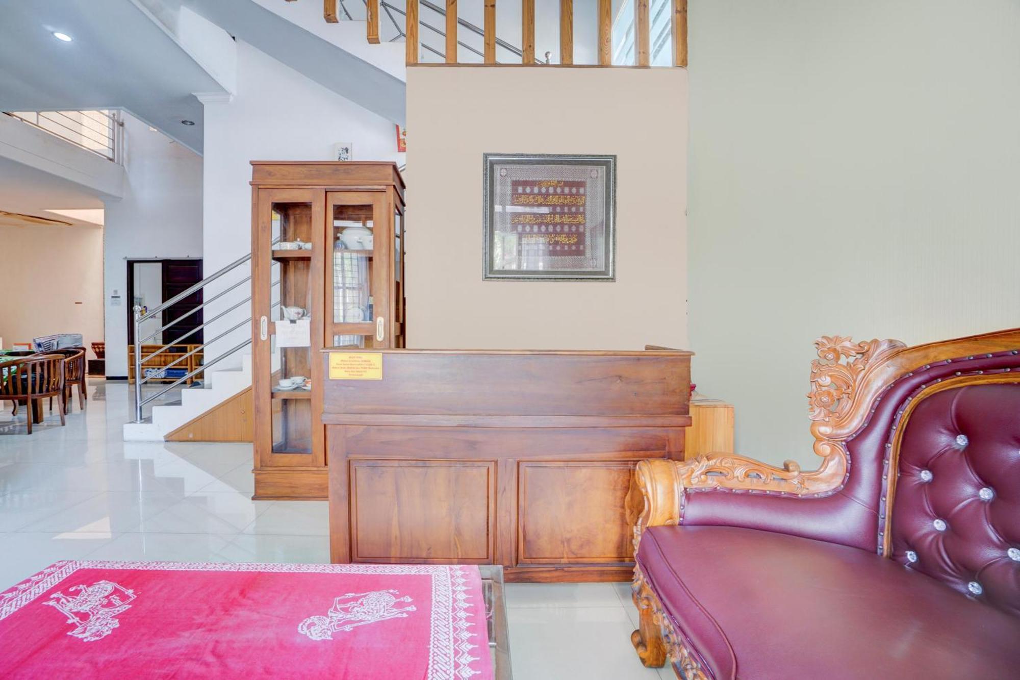 Oyo Life 93083 Nova Jaya 3 Homestay Syariah Lamongan Eksteriør bilde
