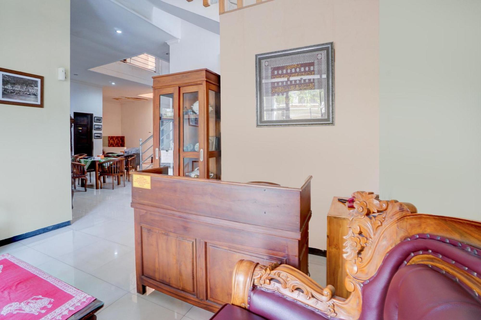 Oyo Life 93083 Nova Jaya 3 Homestay Syariah Lamongan Eksteriør bilde